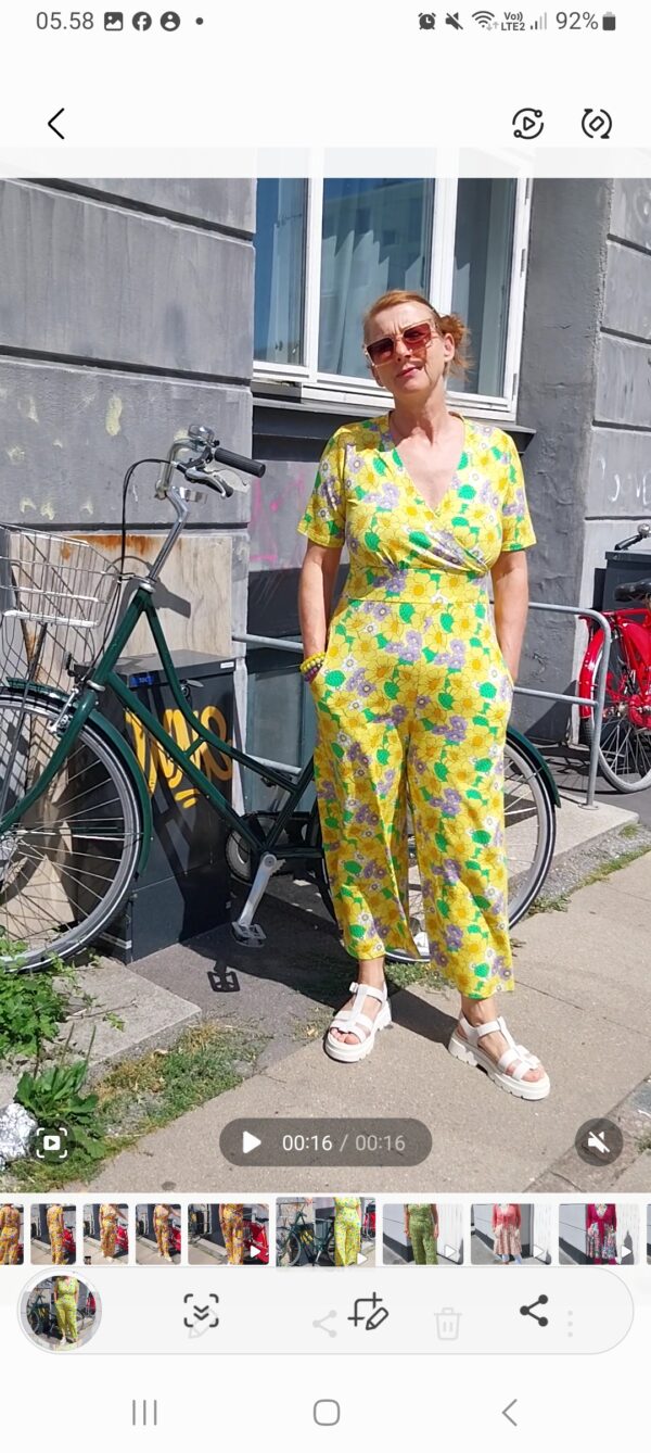 CissiochSelma buksedragt gulblomstret - Billede 3
